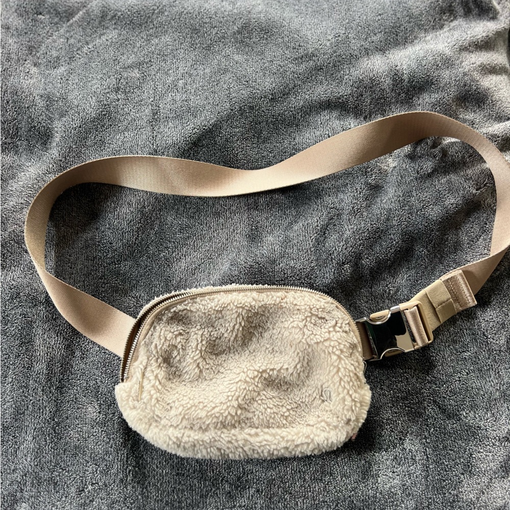 Lululemon Everywhere Belt Bag 1L *Fleece